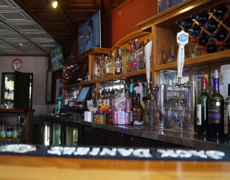 best sports bar in Kenosha, Kenosha sports bar pizza, Kenosha pizza restaurant