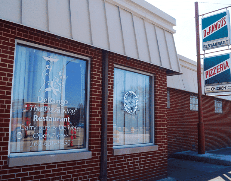 best sports bar in Kenosha, Kenosha sports bar pizza, Kenosha pizza restaurant